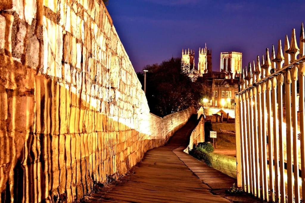 Aldwark View With Free Parking Apartment York Exterior foto